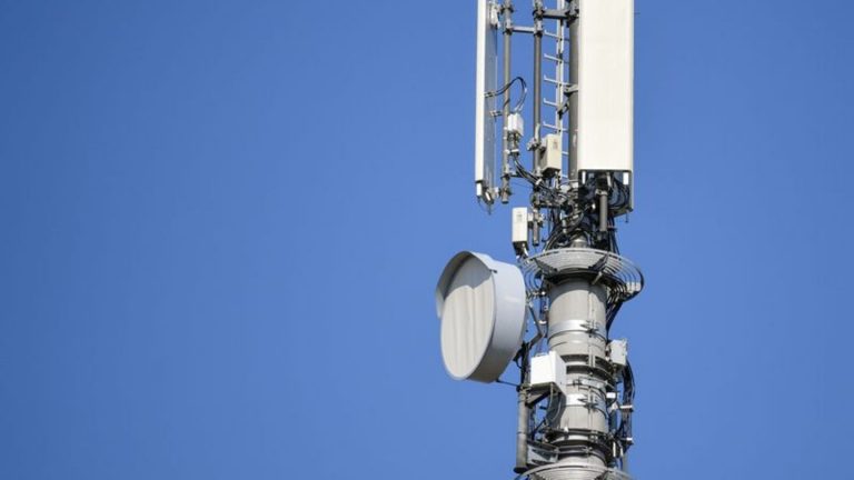 Wireless network: mobile operators share sites