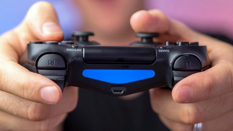 In South Korea, gamers can gamble now in the empty cinemas