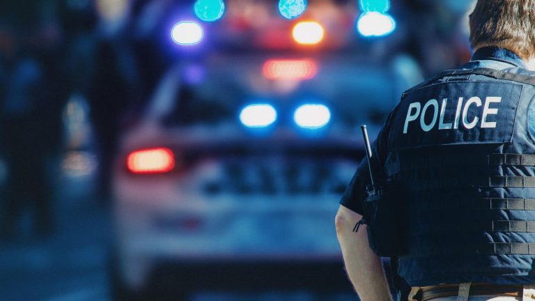 Perfidious tactics: police officer wants to protect their Copyright-protected music Livestream