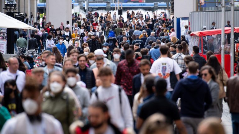 Corona pandemic: Is Delta endangering the goal of herd immunity?