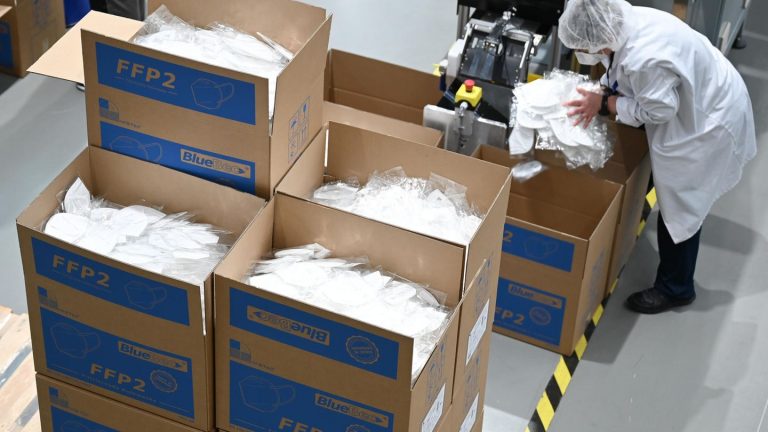 Government prepares to destroy useless masks worth one billion euros