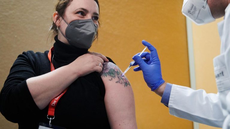 SAP and BMW: High vaccination readiness in companies-appointments assigned quickly (video)