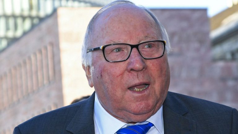 Uwe Seeler wants to go to the stadium – and the authorities row back with a fan ban